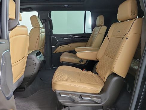 Used 2023 Cadillac Escalade ESV Premium Luxury image 11