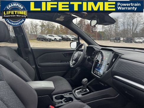 Used 2025 Subaru Forester Premium image 34