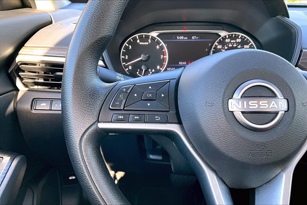 Used 2025 Nissan Altima 2.5 SV FWD image 24
