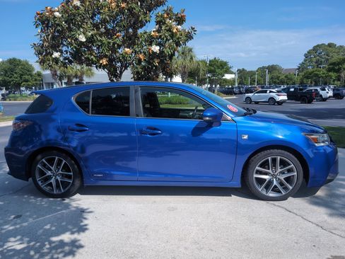 Used 2015 Lexus CT 200h w/ Navigation Package FWD image 11