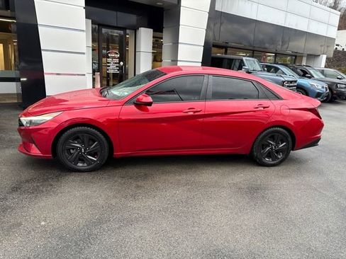 Used 2021 Hyundai Elantra SEL image 2