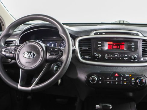 Used 2017 Kia Sorento L image 17