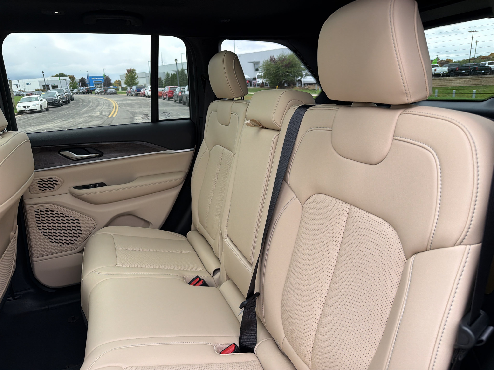 New 2027 Jeep Grand Cherokee Limited w/ Technology Group II AWD/4WD image 36