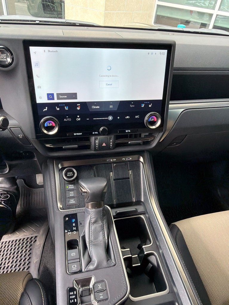 Used 2025 Lexus GX 550 AWD/4WD image 2