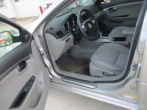 Used 2008 Saturn Aura XE FWD image 9