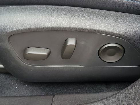 Used 2025 Chevrolet Equinox EV LT w/ Convenience Package II FWD image 13