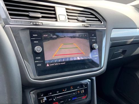 Used 2022 Volkswagen Tiguan SE FWD image 21
