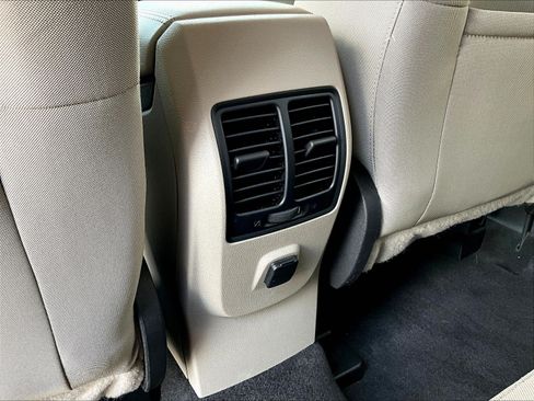 Used 2019 Ford Escape SE FWD image 10