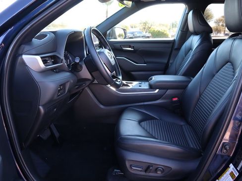 Certified 2024 Toyota Highlander XSE image 18