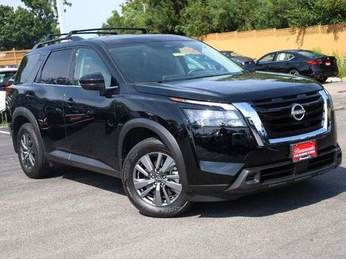 Certified 2025 Nissan Pathfinder SV w/ SV Premium Package FWD image 2