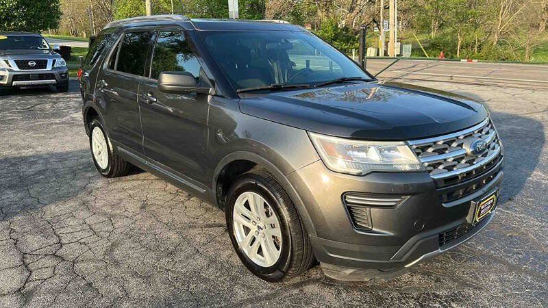 Used 2018 Ford Explorer XLT AWD/4WD image 2