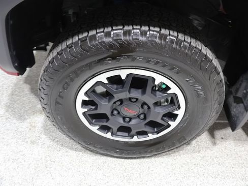 Used 2026 Toyota Tacoma TRD Off-Road AWD/4WD image 9