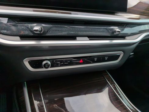 Used 2024 BMW X7 xDrive40i w/ Premium Package AWD/4WD image 19