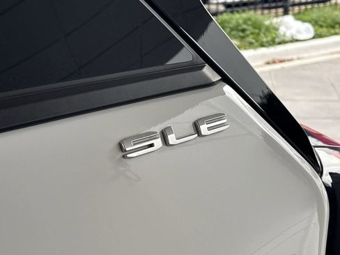 Used 2024 GMC Terrain SLE image 21