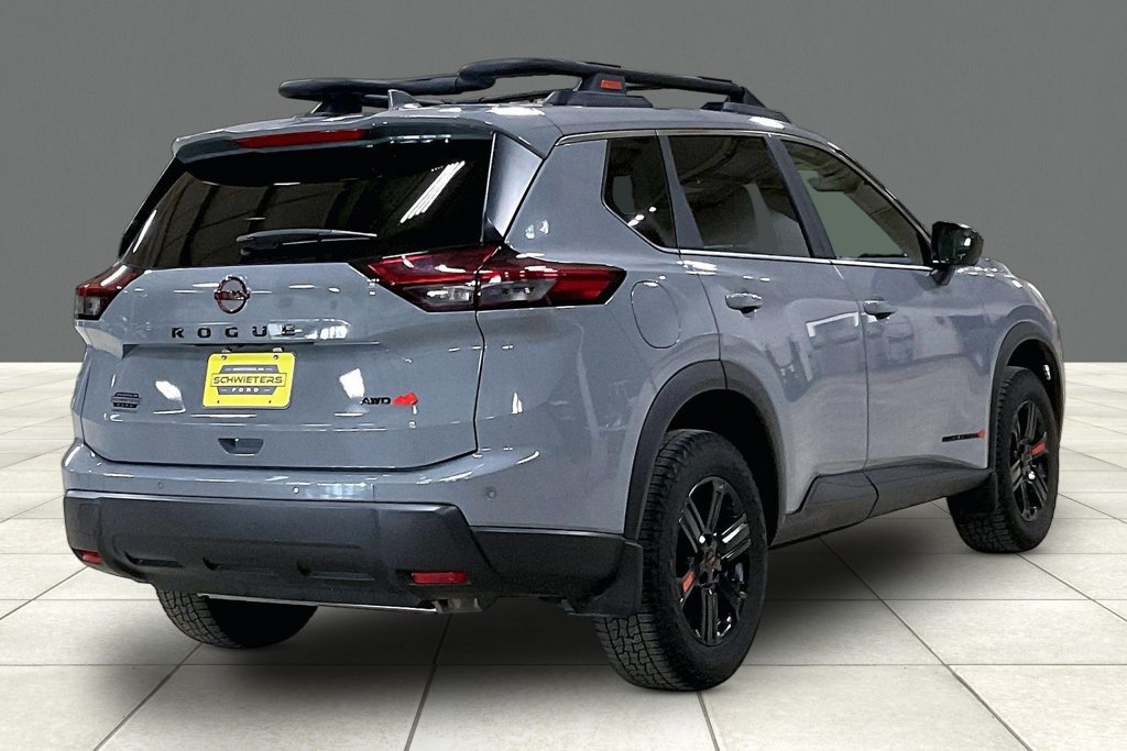 Used 2025 Nissan Rogue SV AWD/4WD image 12