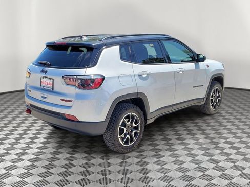 Used 2024 Jeep Compass Trailhawk AWD/4WD image 2