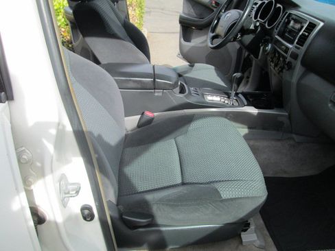 Used 2005 Toyota 4Runner Sport AWD/4WD image 9