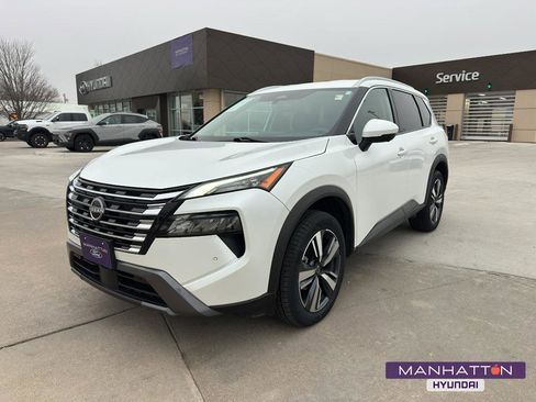 Used 2024 Nissan Rogue SL image 1