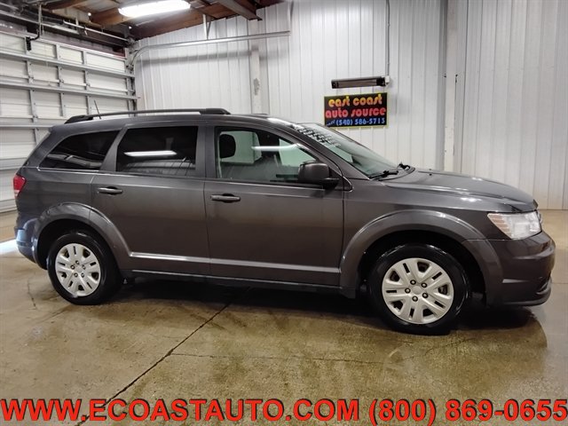 Used 2018 Dodge Journey SE w/ Connectivity Group FWD image 2