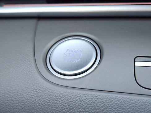 Used 2024 Hyundai Elantra SEL image 21