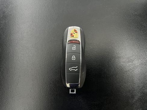 Certified 2026 Porsche Macan AWD/4WD image 25