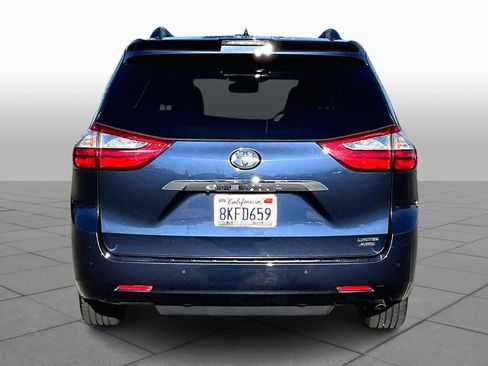 Used 2019 Toyota Sienna Limited Premium image 4