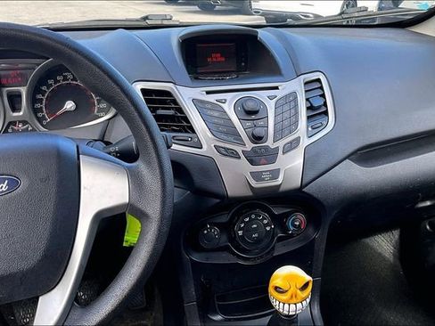 Used 2012 Ford Fiesta SE image 9