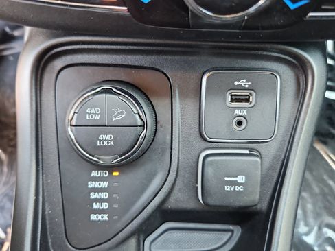 Used 2018 Jeep Compass Trailhawk AWD/4WD image 31