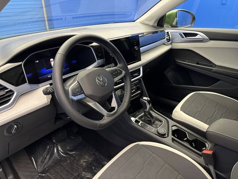 New 2026 Volkswagen Taos SE image 11