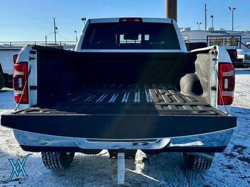 Used 2024 RAM 2500 Laramie AWD/4WD image 40