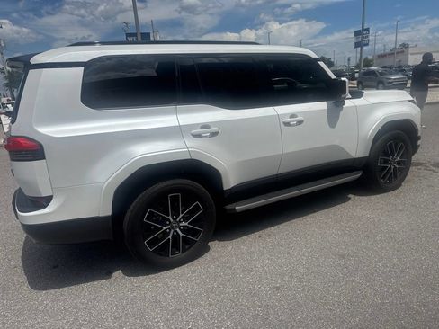 Used 2024 Lexus GX 550 w/ Accessory Package (Z1) AWD/4WD image 5