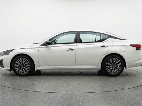 Used 2025 Nissan Altima 2.5 SV FWD image 5