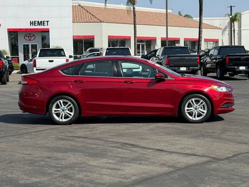 Used 2018 Ford Fusion SE w/ Fusion SE Technology Package FWD image 4