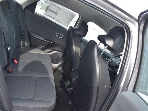 New 2025 Kia K4 LXS image 13