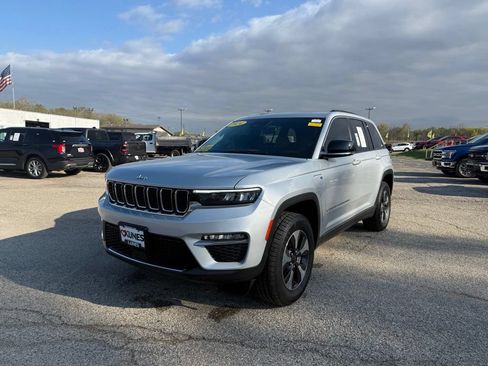 Used 2024 Jeep Grand Cherokee Limited 4xe AWD/4WD image 6