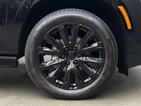 Used 2026 GMC Yukon Denali w/ Sun & Power Step Package AWD/4WD image 9