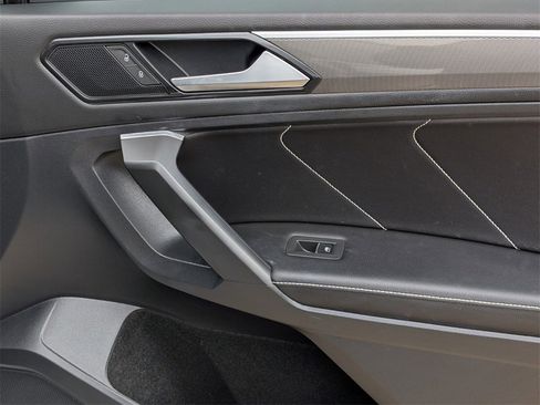 Used 2022 Volkswagen Tiguan SE R-Line image 38