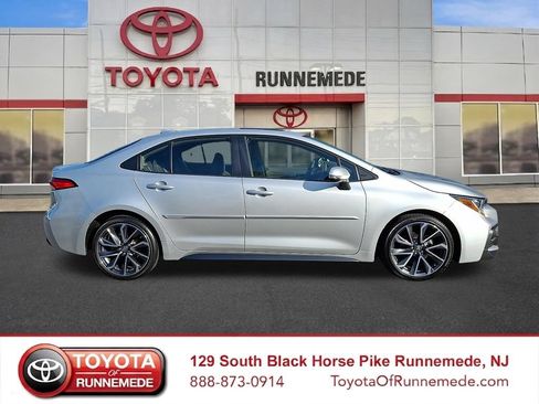 Certified 2022 Toyota Corolla SE w/ SE Premium Package FWD image 7