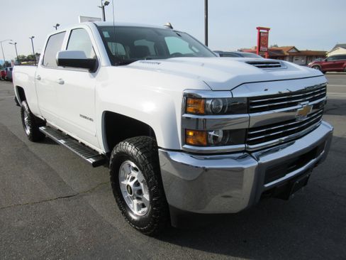 Used 2018 Chevrolet Silverado 2500 LT AWD/4WD image 5