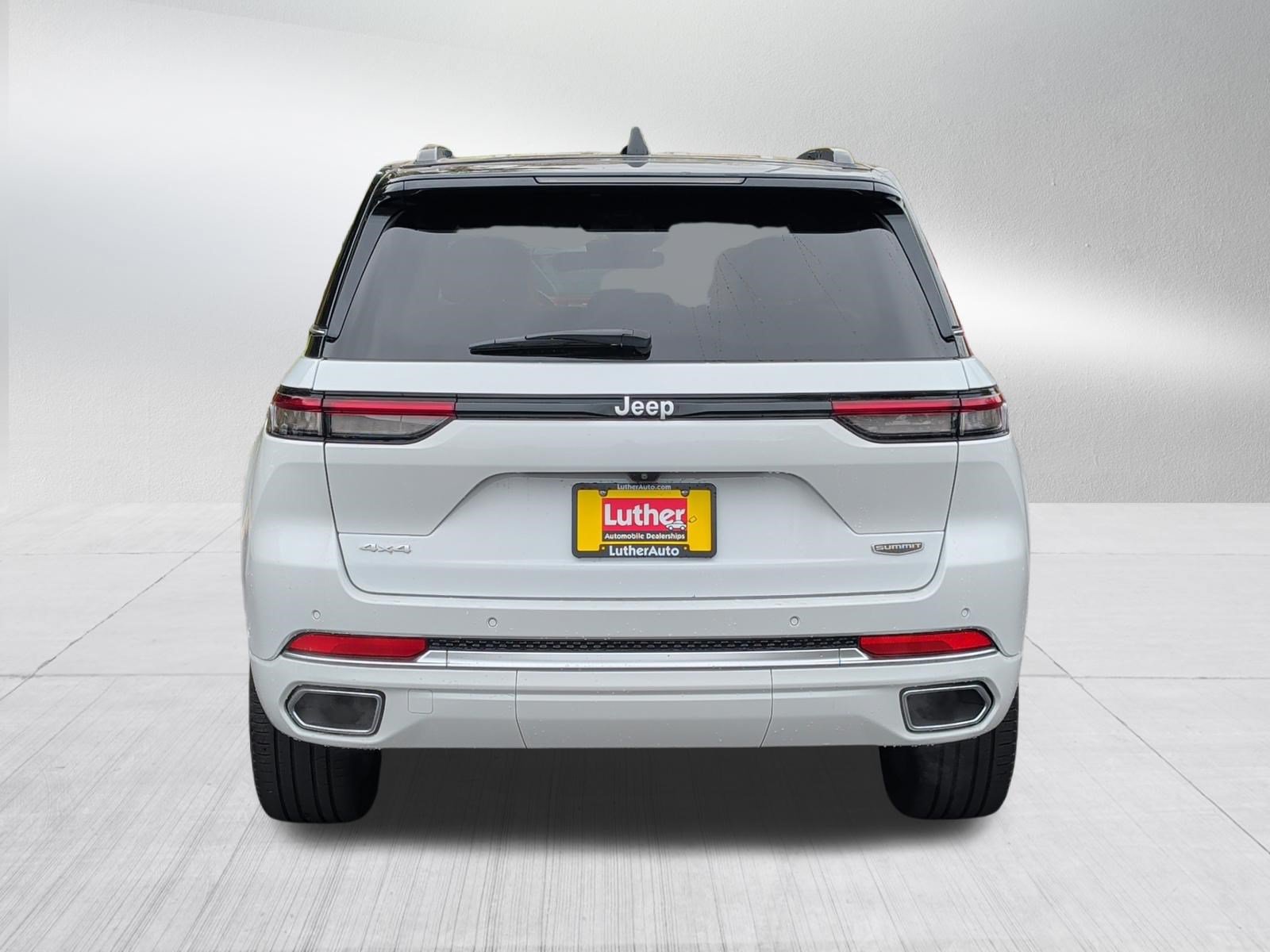 Used 2024 Jeep Grand Cherokee Summit AWD/4WD image 6