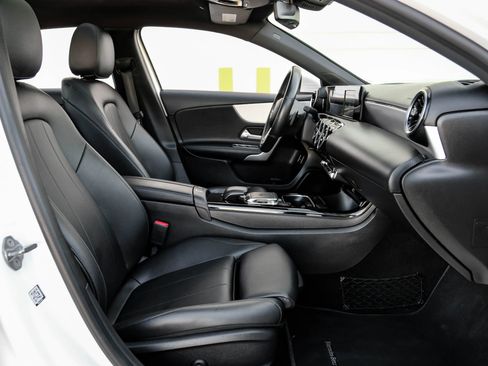 Used 2019 Mercedes-Benz A 220 4MATIC image 32