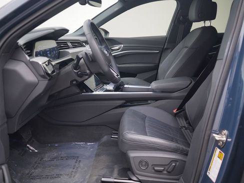 Used 2024 Audi Q8 e-tron Premium image 6