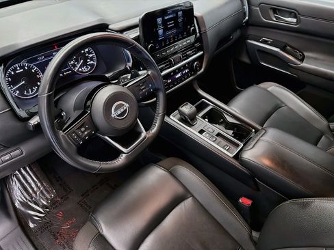 Used 2025 Nissan Pathfinder SL FWD image 7