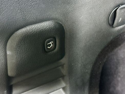 Used 2018 Jeep Grand Cherokee Limited image 28