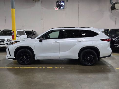 Used 2023 Toyota Highlander XSE image 7