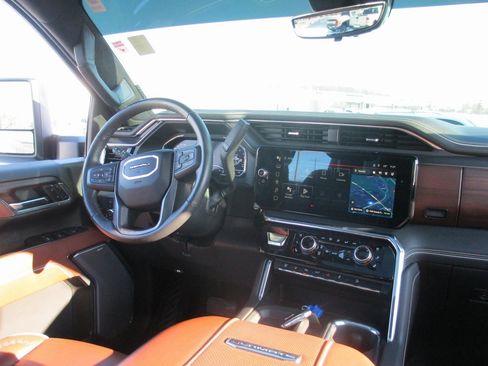 Certified 2024 GMC Sierra 2500 Denali Ultimate image 27