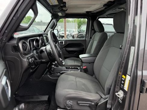 Used 2022 Jeep Gladiator Sport AWD/4WD image 9