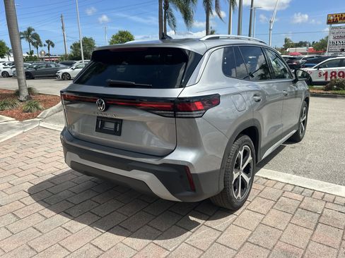 New 2026 Volkswagen Tiguan SE FWD image 7
