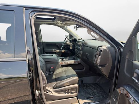 Used 2017 Chevrolet Silverado 1500 LTZ Z71 w/ Realtree Edition AWD/4WD image 9
