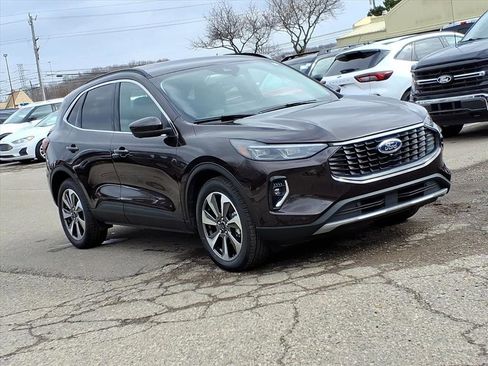 Used 2023 Ford Escape Platinum image 7